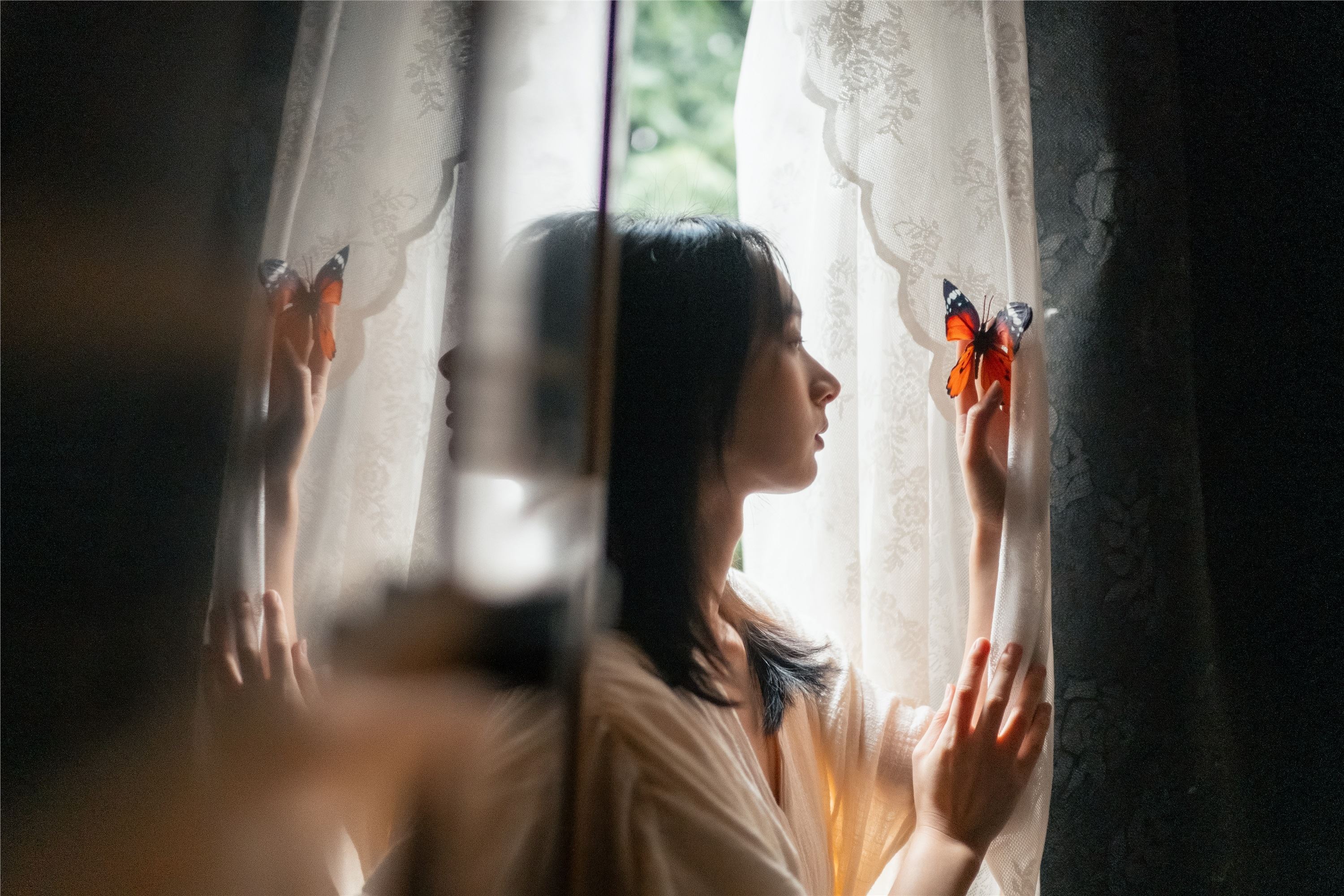 YITUYU艺图语 2025.02.06 她从光里来 方休。